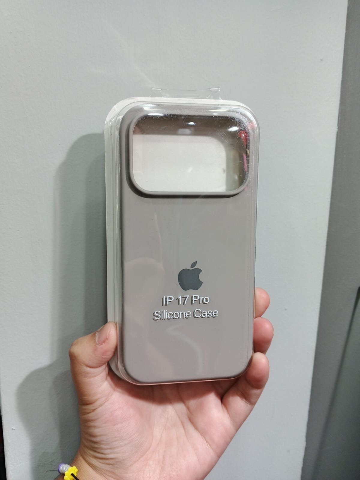 FUNDA SIL CAS GAM GRIS IPH 17 PRO