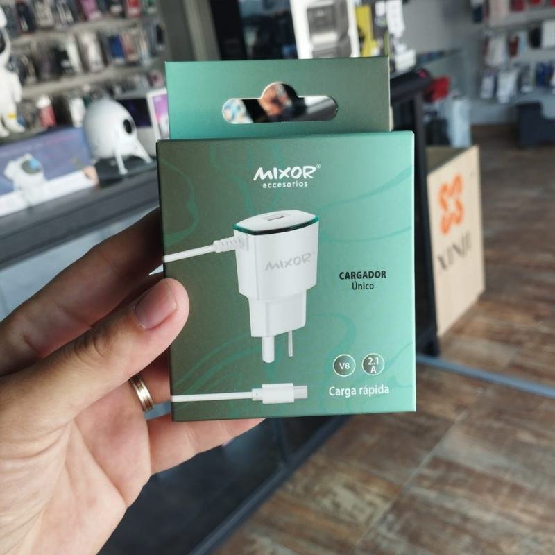 CARGADOR UNICO CON CABLE TIPO V8 2.1 MIXOR
