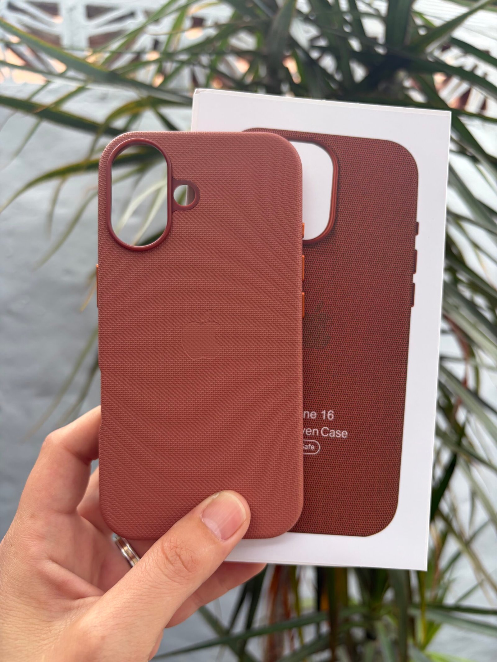 FUNDA TECHWOVEN IPHONE 16